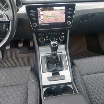 Škoda Superb 3-2.0Tdi-110kw-120.000km - 19