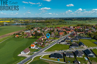 Prodej rodinného domu s novou fasádou, 6+kk, pozemek 956 m2, - 19