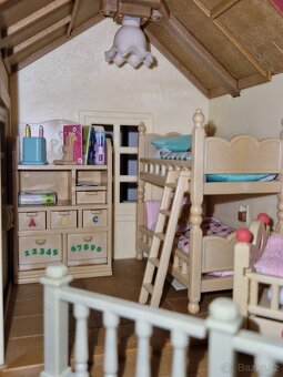 Sylvanian families dvoupatrový domeček se světly - 19
