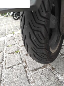 Vespa GTS 300 i.e. (2013) pěkná + doplňky + komplet servis - 19