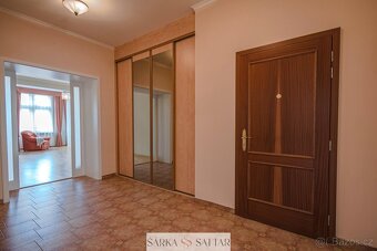 Prodej  prostorného bytu 3+1 130m2 s výhledem na Pražský hra - 19