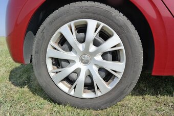 Peugeot 208 1,2i 60 kW, bohaté příslušenství - 19