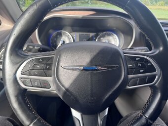 Chrysler Pacifica 3,6 RU Touring L 8 míst 2017 - 19