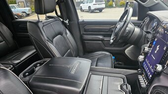 Dodge Ram 1500 Limited Black Head-up pneumatika - 19