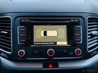 Volkswagen Sharan 2.0TDI AUT Bi XENONY VÝHŘEV HIGHLINE TAŽNÉ - 19