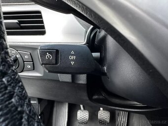 BMW Řada 3 E90 320i 110kW Sedan Navi Aut. klima Šíbr ALU R18 - 19