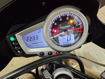 Triumph Street Triple 675 - 19