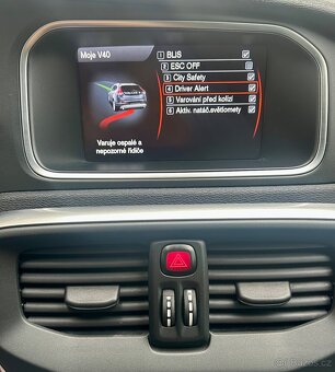 VOLVO V40 CROSS COUNTRY 2.5 T5 187KW 4x4 SUMMUM-AUTOMAT-ACC - 19