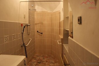 Nabízíme Vám k prodeji rodinný dům se 2 bytovými jednotkami, - 19