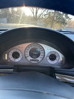 Mercedes-Benz E300 3.0 CDI – panoramatická střecha - 19