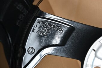 Škoda Superb III/IV/VW Passat B8-NOVÉ orig.Alu 18-8x18,ET44 - 19