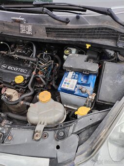 Opel Corsa D 1.0 2009 - 19
