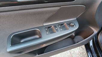 VW GOLF 6 1,6 TDI COMBI - 19