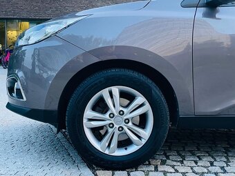 Hyundai ix35 2.0 BENZÍN 120KW 4x4 MANUÁL KAMERA VYHŘEV TAŽNÉ - 19