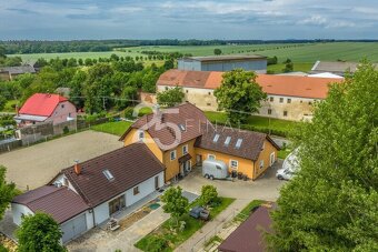 Prodej samostatné 1/3 rodinného domu se zahradou ve Zvířetic - 19
