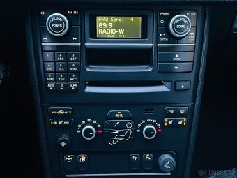 Volvo XC90 2.4 D5 147KW AUTOMAT VÝHŘEV NAVI SERVISKA - 19