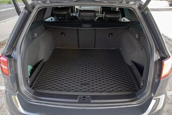 Volkswagen Passat Variant 2.0 TDI R-Line DSG/ AJ NA SPLÁTKY - 19
