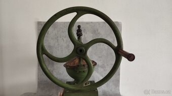 Obrovský mlýnek IDEAL s rumpalem, starožitnost  dnes sleva - 19