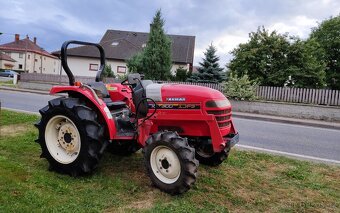 Malotraktor Yanmar s čelním nakladačem - 19