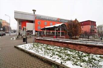 Pronájem zařízeného nadstandardního prosluněného apartmánu 2 - 19