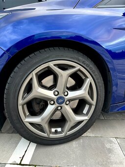 Ford Focus 2.0 ST - 19