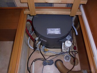 Obytný přívěs Ranger Bailey 470/4,rok 2008, nová STK - 19