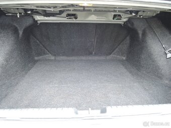 Honda Civic sedan 1,8 i-VTEC Aut. Šíbr 2006 - 19