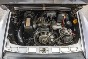 Porsche 911 Carrera 3.2 - 19
