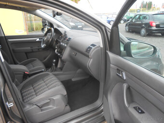 Volkswagen Touran 2.0TDi Cross 103Kw - 19