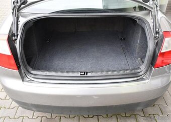 Audi A4 1.9TDi 74kW BOSE AUT. A/C - 19