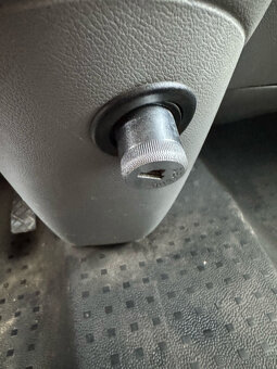 Volkswagen Transporter T5 6 míst, tažné - 19