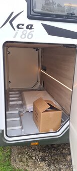 3.5t 180PS 4místa  automat Mobilvetta  kea i86 tažné 2t - 19