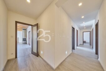 Prodej novostavby RD o dispozici 5+kk s garáží a se zahradou - 19