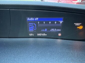 Honda Civic 9G pouhých 42 000 km, po Senior Majiteli - 19