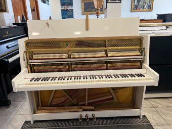 Bílé pianino Petrof se zárukou 2 roky, doprava. PRODÁNO - 19