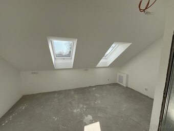 Prodej RD po kompletní reko. dvě bytové jednotky zahrada 710 - 19