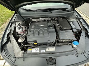 Volkswagen Passat, Kombi 1,6 TDi 88 kW R-LINE PANORAMA - 19