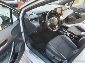 Toyota Corolla GR 1.8i Hybrid, hatchback, CZ, 1. majitel - 19