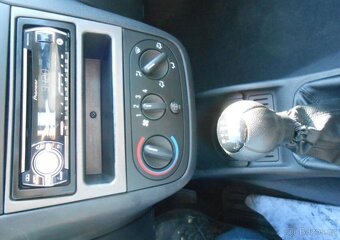 Opel Combo 1,4 66 kW Historie benzín - 19