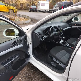 Škoda Octavia combi 1.6 TDI 77kw, poctivých 246tkm, rok 2011 - 19