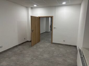 PRONÁJEM OBCHODNÍCH PROSTOR / KANCELÁŘE LITOVEL - 19