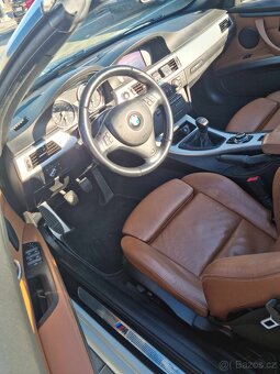 BMW E93 330I LCI 6st Manuál Tovární M Paket - 19