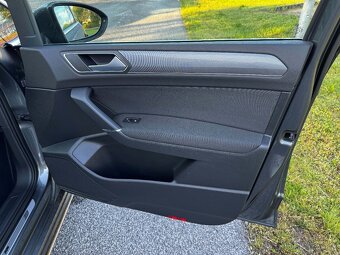 VW Touran 1,4 TSi 110kw  3x R-Line,DSG 7 miestny - 19