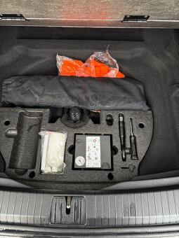 Volkswagen Touran 1,6 TDi 85 kW DSG - 19