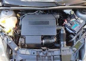 Ford Fiesta 1.3i Klima, ABS benzín manuál 51 kw - 19