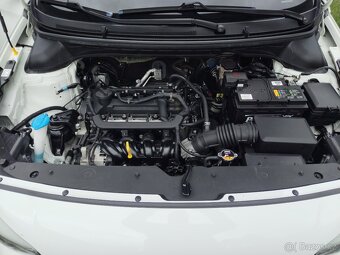 Hyundai i20 1.2 benzín, 56000km, TRIKOLOR PREMIUM PLUS - 19