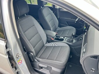► VW TOURAN 1.5TSI 110KW R-LINE SPORT-LED-NAVI-ACC-TAŽNÉ 18 - 19