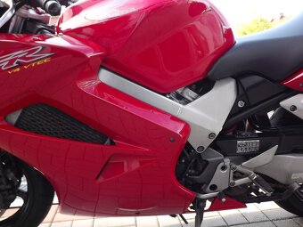 Honda VFR 800 VTEC - 19