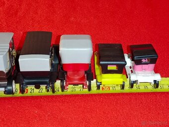 Autíčka veteráni zn. IGRA 11 ks, SMĚR 2 ks atd. 14 ks celkem - 19