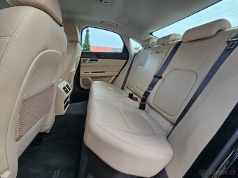 JAGUAR XF 2019 2.0 25D 177kW,SENZORY,VÝHŘEVY,KŮŽE,NAVI - 19